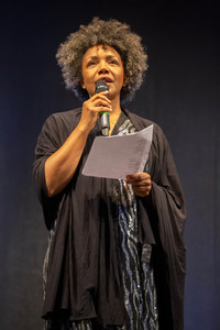 Show 'Hämmerle kommt! Mit Fola Dada!' in Friedrichshafen