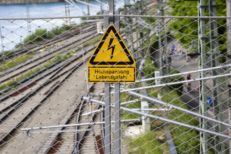 Ausbaustrecke der neu elektrifizierten Südbahn bei Lindau