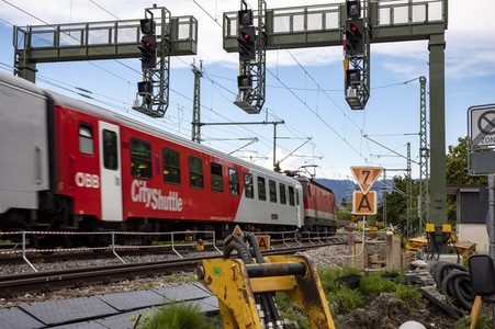Ausbaustrecke der neu elektrifizierten Südbahn bei Lindau