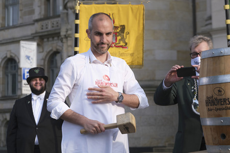 Fassbieranstich zum 491. Schützenfest in Hannover