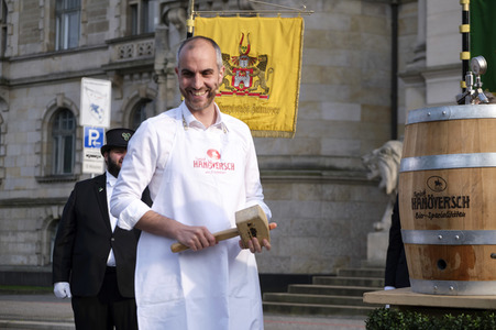 Fassbieranstich zum 491. Schützenfest in Hannover