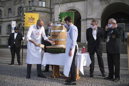 Fassbieranstich zum 491. Schützenfest in Hannover