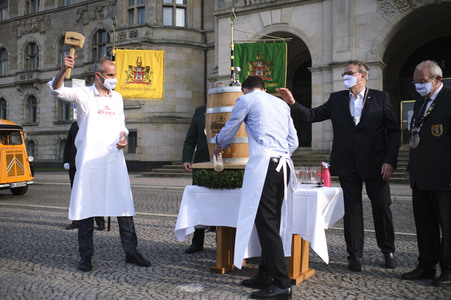 Fassbieranstich zum 491. Schützenfest in Hannover