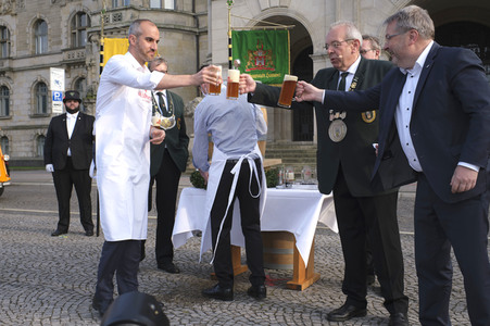 Fassbieranstich zum 491. Schützenfest in Hannover