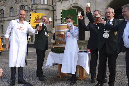 Fassbieranstich zum 491. Schützenfest in Hannover