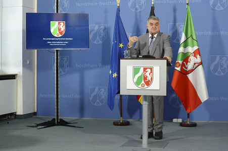 Pressestatement von Herbert Reul in Düsseldorf