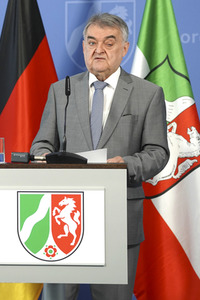 Pressestatement von Herbert Reul in Düsseldorf