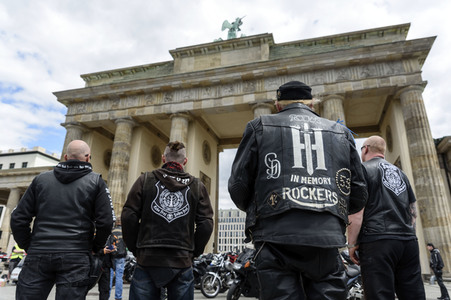 Motorradkorso gegen Fahrverbote an Sonn- und Feiertagen in Berlin