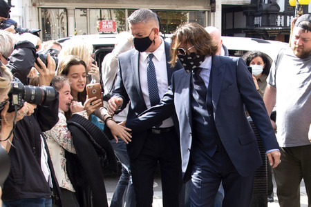 Johnny Depp vor dem High Court in London