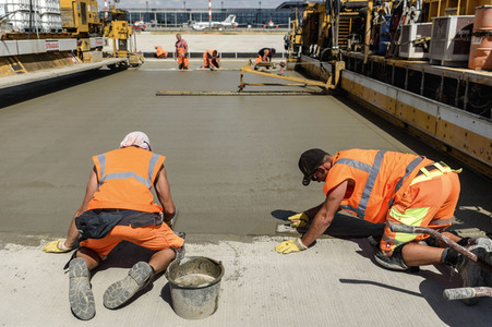 Vorfeld-Baustelle am Flughafen Berlin Brandenburg in Schönefeld