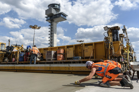 Vorfeld-Baustelle am Flughafen Berlin Brandenburg in Schönefeld