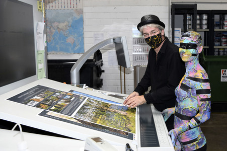 BodyArt Kunstperformance von Jörg Düsterwald mit Aktmodell in Hannover