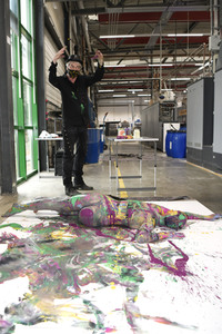 BodyArt Kunstperformance von Jörg Düsterwald mit Aktmodell in Hannover