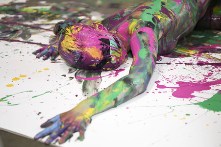 BodyArt Kunstperformance von Jörg Düsterwald mit Aktmodell in Hannover