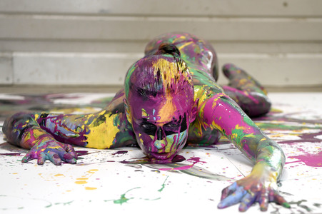 BodyArt Kunstperformance von Jörg Düsterwald mit Aktmodell in Hannover