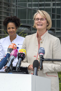 Bundesministerin Anja Karliczek zu Besuch im Universitätsklinikum Hamburg-Eppendorf