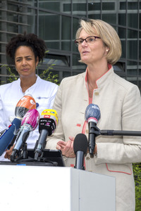 Bundesministerin Anja Karliczek zu Besuch im Universitätsklinikum Hamburg-Eppendorf