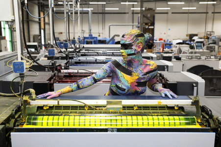 BodyArt Kunstperformance von Jörg Düsterwald mit Aktmodell in Hannover