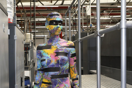 BodyArt Kunstperformance von Jörg Düsterwald mit Aktmodell in Hannover