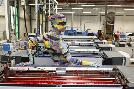 BodyArt Kunstperformance von Jörg Düsterwald mit Aktmodell in Hannover