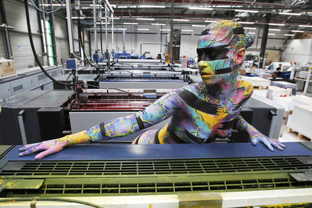 BodyArt Kunstperformance von Jörg Düsterwald mit Aktmodell in Hannover