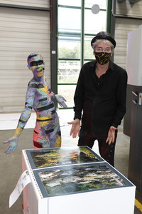 BodyArt Kunstperformance von Jörg Düsterwald mit Aktmodell in Hannover