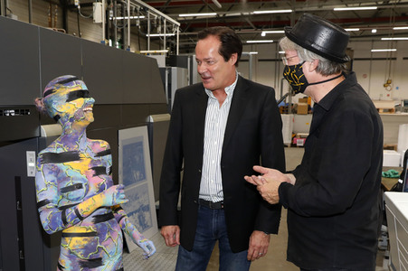 BodyArt Kunstperformance von Jörg Düsterwald mit Aktmodell in Hannover