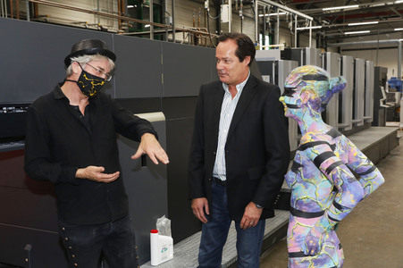 BodyArt Kunstperformance von Jörg Düsterwald mit Aktmodell in Hannover