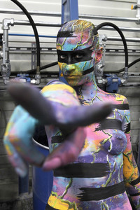 BodyArt Kunstperformance von Jörg Düsterwald mit Aktmodell in Hannover