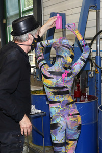 BodyArt Kunstperformance von Jörg Düsterwald mit Aktmodell in Hannover