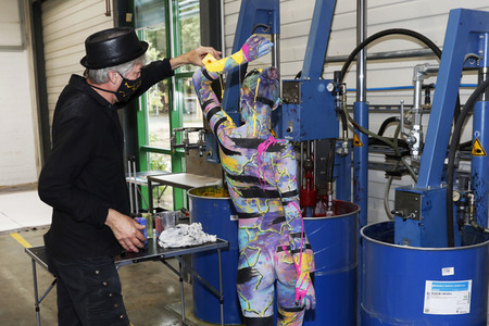 BodyArt Kunstperformance von Jörg Düsterwald mit Aktmodell in Hannover