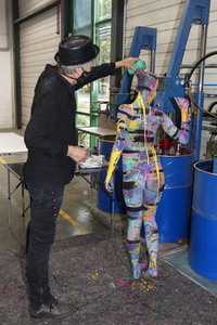 BodyArt Kunstperformance von Jörg Düsterwald mit Aktmodell in Hannover