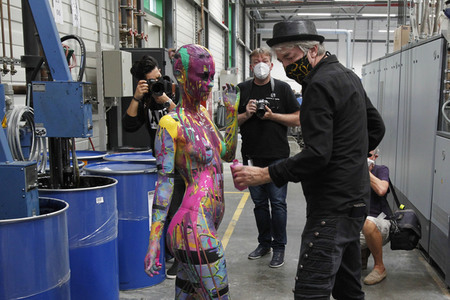 BodyArt Kunstperformance von Jörg Düsterwald mit Aktmodell in Hannover