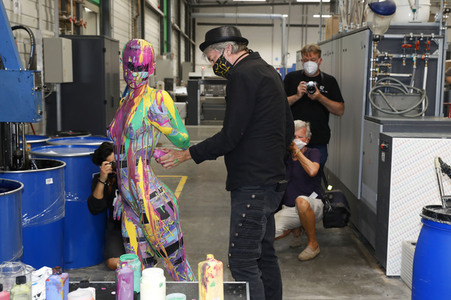 BodyArt Kunstperformance von Jörg Düsterwald mit Aktmodell in Hannover