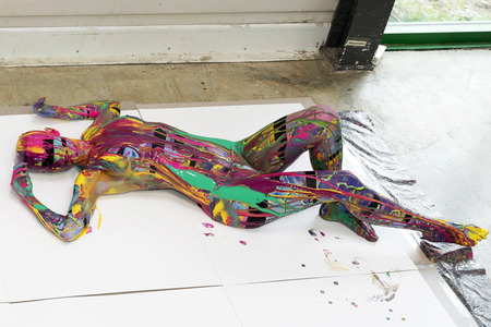 BodyArt Kunstperformance von Jörg Düsterwald mit Aktmodell in Hannover