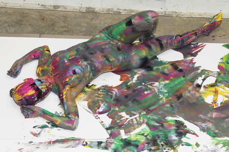 BodyArt Kunstperformance von Jörg Düsterwald mit Aktmodell in Hannover