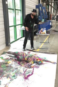 BodyArt Kunstperformance von Jörg Düsterwald mit Aktmodell in Hannover