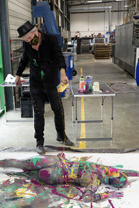 BodyArt Kunstperformance von Jörg Düsterwald mit Aktmodell in Hannover