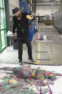 BodyArt Kunstperformance von Jörg Düsterwald mit Aktmodell in Hannover