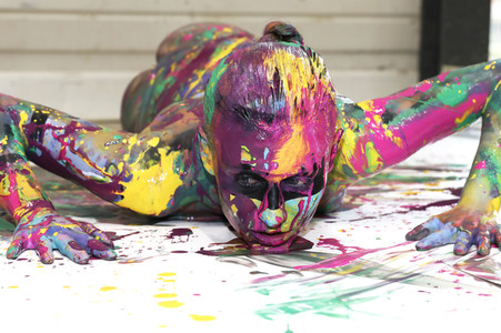 BodyArt Kunstperformance von Jörg Düsterwald mit Aktmodell in Hannover