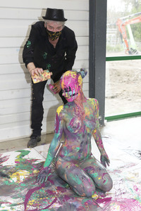 BodyArt Kunstperformance von Jörg Düsterwald mit Aktmodell in Hannover