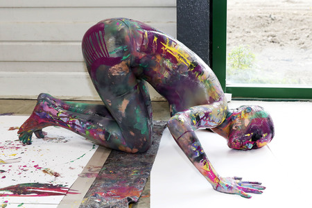 BodyArt Kunstperformance von Jörg Düsterwald mit Aktmodell in Hannover