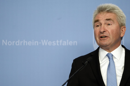 Pressekonferenz mit Andreas Pinkwart in Düsseldorf