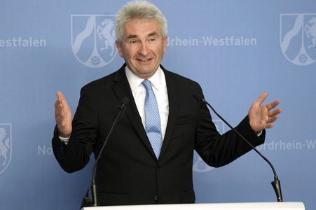 Pressekonferenz mit Andreas Pinkwart in Düsseldorf