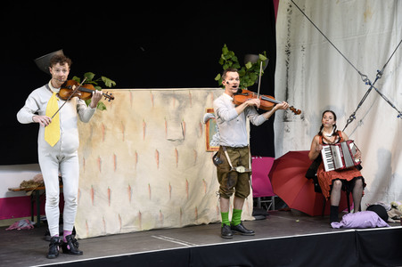 Theateraufführung 'Sängerkrieg der Heidehasen' in Haar