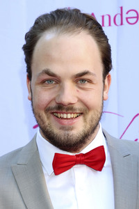 'Golden Things meets Pink Carpet' Pre-Closing Finissage in Hamburg