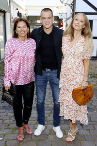 'Golden Things meets Pink Carpet' Pre-Closing Finissage in Hamburg