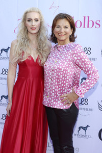 'Golden Things meets Pink Carpet' Pre-Closing Finissage in Hamburg