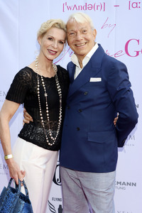 'Golden Things meets Pink Carpet' Pre-Closing Finissage in Hamburg