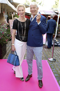 'Golden Things meets Pink Carpet' Pre-Closing Finissage in Hamburg